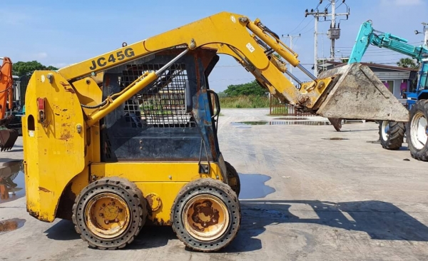 ขายด่วน175,000รถตักยกป๊อบแคทตักยก0.8ตันคิวยกสูง3เมตรรถขับเคลื่อน4ล้อระบบเกียทอกยางตัน4เส้นรถนอกเพื่งนำเข้ามายังไม่เคยใช้งานในเมืองไทยเลย