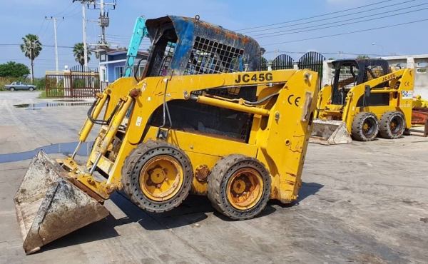 ขายด่วน175,000รถตักยกป๊อบแคทตักยก0.8ตันคิวยกสูง3เมตรรถขับเคลื่อน4ล้อระบบเกียทอกยางตัน4เส้นรถนอกเพื่งนำเข้ามายังไม่เคยใช้งานในเมืองไทยเลย