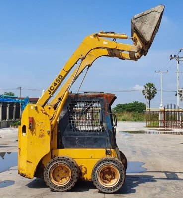 ขายด่วน175,000รถตักยกป๊อบแคทตักยก0.8ตันคิวยกสูง3เมตรรถขับเคลื่อน4ล้อระบบเกียทอกยางตัน4เส้นรถนอกเพื่งนำเข้ามายังไม่เคยใช้งานในเมืองไทยเลย