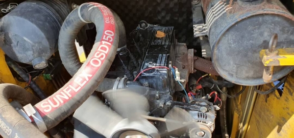 ขายด่วน175,000รถตักยกป๊อบแคทตักยก0.8ตันคิวยกสูง3เมตรรถขับเคลื่อน4ล้อระบบเกียทอกยางตัน4เส้นรถนอกเพื่งนำเข้ามายังไม่เคยใช้งานในเมืองไทยเลย