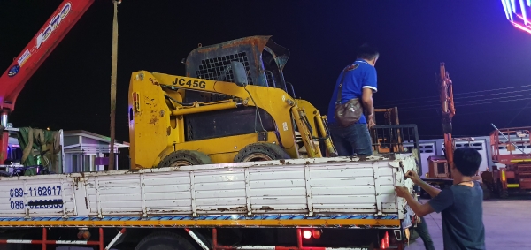 ขายด่วน175,000รถตักยกป๊อบแคทตักยก0.8ตันคิวยกสูง3เมตรรถขับเคลื่อน4ล้อระบบเกียทอกยางตัน4เส้นรถนอกเพื่งนำเข้ามายังไม่เคยใช้งานในเมืองไทยเลย