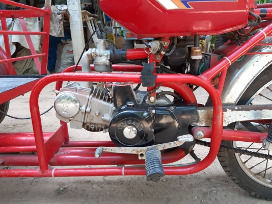 รถสามล้อซาเล้งสภาพสวยเครื่องดีแน่นสตาดมือไฟติดทุกจุดสนใจสอบถามมาคับ