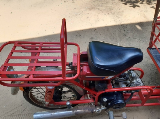 รถสามล้อซาเล้งสภาพสวยเครื่องดีแน่นสตาดมือไฟติดทุกจุดสนใจสอบถามมาคับ