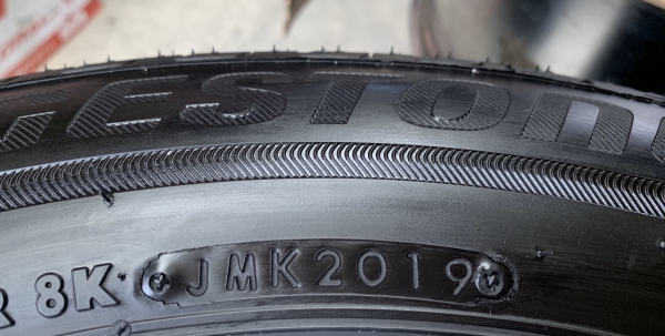 ยางป้ายแดง 205-55-16 Bridgestone ปี 19 ตุ่มอลัง เส้นสีชัดทุกเส้น