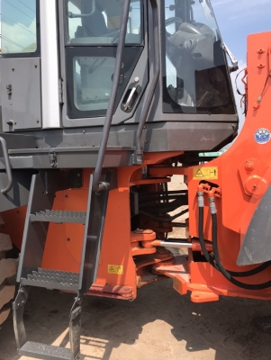 ขายรถตักล้อยาง HITACHI ZW220 นำเข้าเองจากญี่ปุ่น สภาพสวยพร้อมใช้งาน มีVDOการทำงานครับ