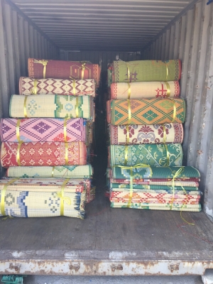 ขายเหมา เสื่อ พลาสติก PP ผืนละ 19 บาท มีความยาว หลายขนาด มีจำนวนมาก