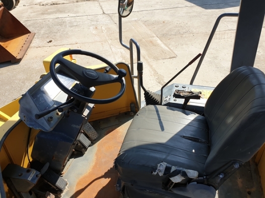 ขายรถตักล้อยาง ยี่ห้อ KOMATSU WA100-3 นำเข้าจากญี่ปุ่นแท้ 100\% สภาพสวย ไม่เคยใช้งานในไทย