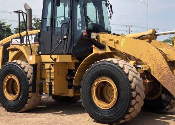 ขายรถตักล้อยาง CAT 962H นำเข้าเองจากญี่ปุ่น สภาพสวยพร้อมใช้ มีVDOการทำงานครับ ขายรถตักล้อยาง CAT 962H นำเข้าเองจากญี่ปุ่น สภาพสวยพร้อมใช้ มีVDOการทำงานครับ