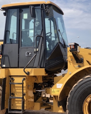 ขายรถตักล้อยาง CAT 962H นำเข้าเองจากญี่ปุ่น สภาพสวยพร้อมใช้ มีVDOการทำงานครับ ขายรถตักล้อยาง CAT 962H นำเข้าเองจากญี่ปุ่น สภาพสวยพร้อมใช้ มีVDOการทำงานครับ