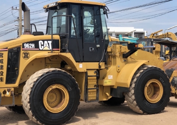 ขายรถตักล้อยาง CAT 962H นำเข้าเองจากญี่ปุ่น สภาพสวยพร้อมใช้ มีVDOการทำงานครับ ขายรถตักล้อยาง CAT 962H นำเข้าเองจากญี่ปุ่น สภาพสวยพร้อมใช้ มีVDOการทำงานครับ