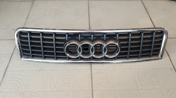 กระจังหน้า Audi A4 แท้ กระจังหน้า Audi A4 แท้