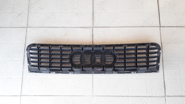 กระจังหน้า Audi A4 แท้ กระจังหน้า Audi A4 แท้