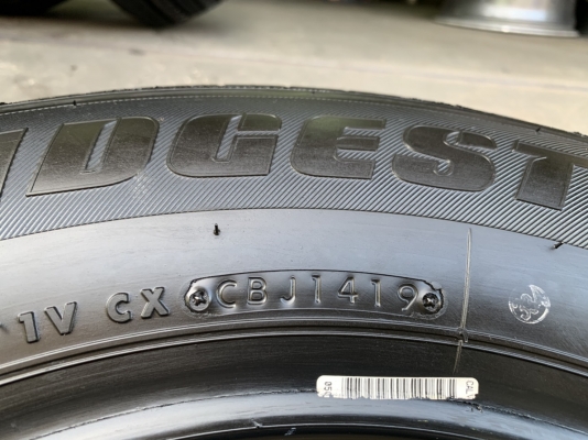 ยางใหม่ป้ายแดง 215-70-16 Bridgestone ปี 19 ตุ่มอลัง เส้นสีจัดจ้าน ยางใหม่ป้ายแดง 215-70-16 Bridgestone ปี 19 ตุ่มอลัง เส้นสีจัดจ้าน