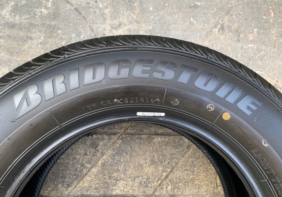 ยางใหม่ป้ายแดง 215-70-16 Bridgestone ปี 19 ตุ่มอลัง เส้นสีจัดจ้าน ยางใหม่ป้ายแดง 215-70-16 Bridgestone ปี 19 ตุ่มอลัง เส้นสีจัดจ้าน