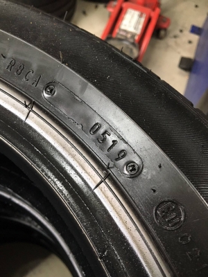 ขายยางถอดป้ายแดง DUNLOP ENASAVE EC300+ 185/60R15 ปี19 - เส้นสีตุ่มครบ สภาพเหมือนใหม่ - ราคาชุดละ 5,9 ขายยางถอดป้ายแดง DUNLOP ENASAVE EC300+ 185/60R15 ปี19 - เส้นสีตุ่มครบ สภาพเหมือนใหม่ - ราคาชุดละ 5,9