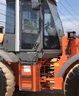 ขายรถตักล้อยาง HITACHI ZW150 (เทียบเท่า WA270-6) ปี 2013 นำเข้าเองจากญี่ปุ่น สวยพร้อมใช้ มีVDOการทำงานครับ