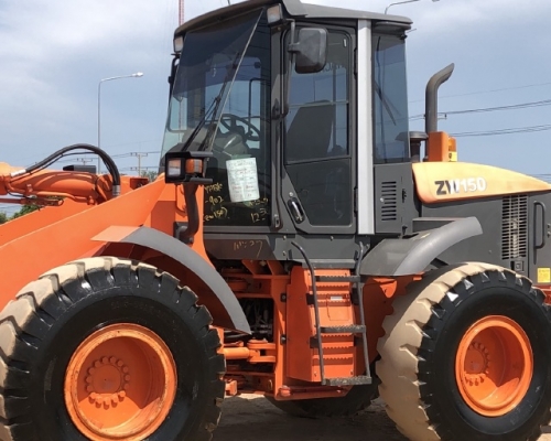 ขายรถตักล้อยาง HITACHI ZW150 (เทียบเท่า WA270-6) ปี 2013 นำเข้าเองจากญี่ปุ่น สวยพร้อมใช้ มีVDOการทำงานครับ