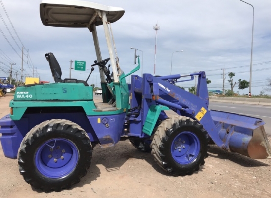 ขายรถตักล้อยาง KOMATSU WA40-3E นำเข้าเองจากญี่ปุ่น สภาพสวยพร้อมใช้ มีVDOการทำงานครับ ขายรถตักล้อยาง KOMATSU WA40-3E นำเข้าเองจากญี่ปุ่น สภาพสวยพร้อมใช้ มีVDOการทำงานครับ