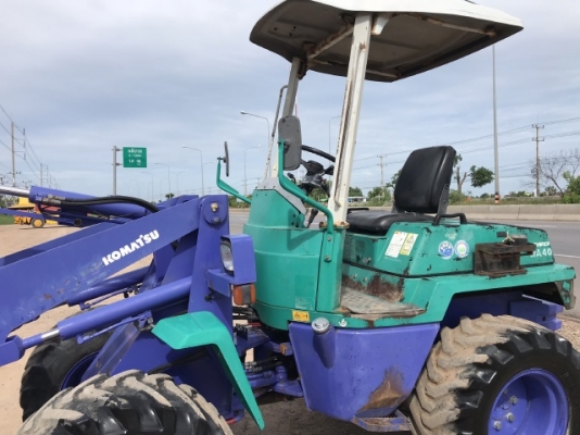 ขายรถตักล้อยาง KOMATSU WA40-3E นำเข้าเองจากญี่ปุ่น สภาพสวยพร้อมใช้ มีVDOการทำงานครับ ขายรถตักล้อยาง KOMATSU WA40-3E นำเข้าเองจากญี่ปุ่น สภาพสวยพร้อมใช้ มีVDOการทำงานครับ