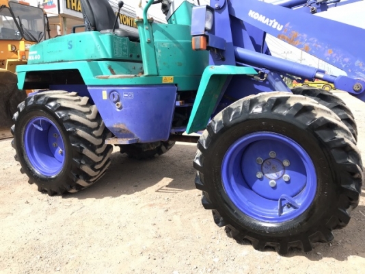 ขายรถตักล้อยาง KOMATSU WA40-3E นำเข้าเองจากญี่ปุ่น สภาพสวยพร้อมใช้ มีVDOการทำงานครับ ขายรถตักล้อยาง KOMATSU WA40-3E นำเข้าเองจากญี่ปุ่น สภาพสวยพร้อมใช้ มีVDOการทำงานครับ
