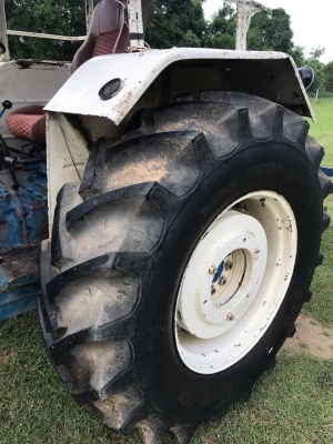 รถไถฟอร์ด 6600 เครื่อง t3 มีทะเบียน ยางดี 4 เส้น ระบบไฮโดรลิคใช้งานได้ดี