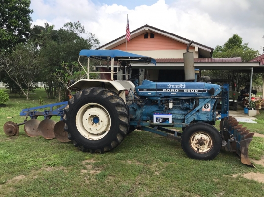 รถไถฟอร์ด 6600 เครื่อง t3 มีทะเบียน ยางดี 4 เส้น ระบบไฮโดรลิคใช้งานได้ดี