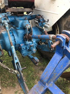 รถไถฟอร์ด 6600 เครื่อง t3 มีทะเบียน ยางดี 4 เส้น ระบบไฮโดรลิคใช้งานได้ดี