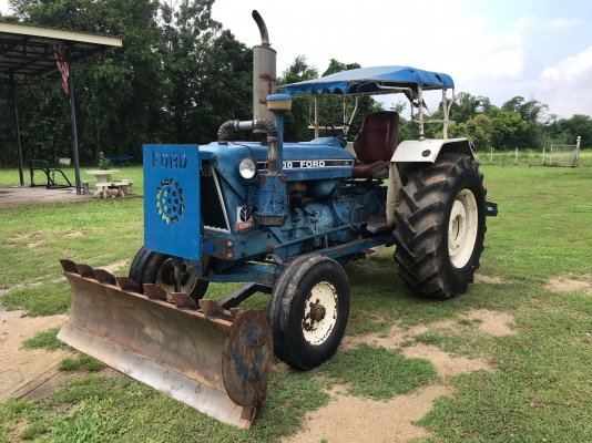 รถไถฟอร์ด 6600 เครื่อง t3 มีทะเบียน ยางดี 4 เส้น ระบบไฮโดรลิคใช้งานได้ดี