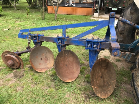 รถไถฟอร์ด 6600 เครื่อง t3 มีทะเบียน ยางดี 4 เส้น ระบบไฮโดรลิคใช้งานได้ดี