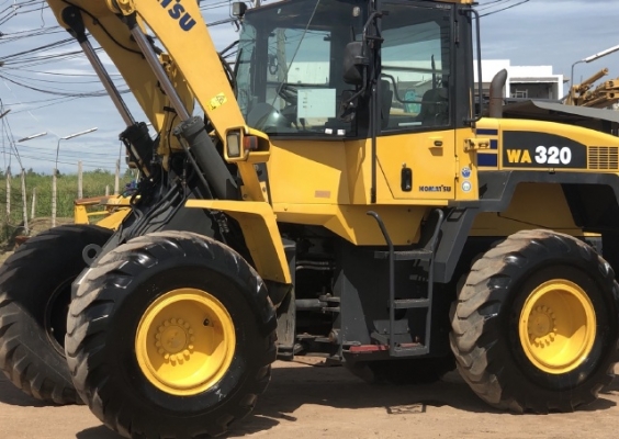 ขายรถตักล้อยาง KOMATSU WA320-5 นำเข้าเองจากญี่ปุ่น สภาพสวยพร้อมใช้ มีVDOการทำงานครับ ขายรถตักล้อยาง KOMATSU WA320-5 นำเข้าเองจากญี่ปุ่น สภาพสวยพร้อมใช้ มีVDOการทำงานครับ