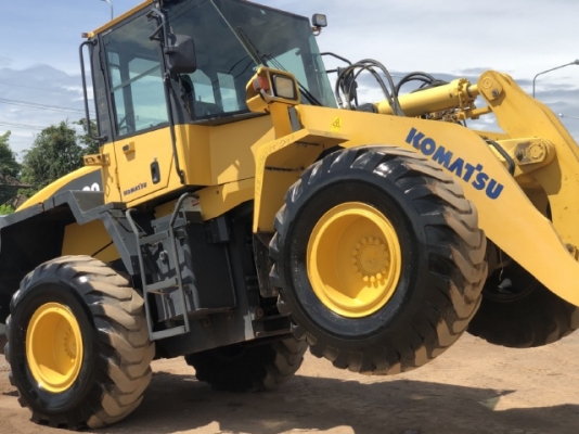 ขายรถตักล้อยาง KOMATSU WA320-5 นำเข้าเองจากญี่ปุ่น สภาพสวยพร้อมใช้ มีVDOการทำงานครับ ขายรถตักล้อยาง KOMATSU WA320-5 นำเข้าเองจากญี่ปุ่น สภาพสวยพร้อมใช้ มีVDOการทำงานครับ
