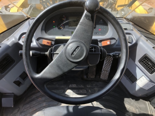 ขายรถตักล้อยาง KOMATSU WA320-5 นำเข้าเองจากญี่ปุ่น สภาพสวยพร้อมใช้ มีVDOการทำงานครับ ขายรถตักล้อยาง KOMATSU WA320-5 นำเข้าเองจากญี่ปุ่น สภาพสวยพร้อมใช้ มีVDOการทำงานครับ