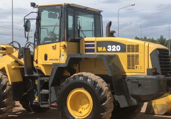 ขายรถตักล้อยาง KOMATSU WA320-5 นำเข้าเองจากญี่ปุ่น สภาพสวยพร้อมใช้ มีVDOการทำงานครับ ขายรถตักล้อยาง KOMATSU WA320-5 นำเข้าเองจากญี่ปุ่น สภาพสวยพร้อมใช้ มีVDOการทำงานครับ
