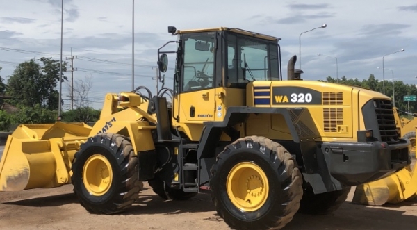 ขายรถตักล้อยาง KOMATSU WA320-5 นำเข้าเองจากญี่ปุ่น สภาพสวยพร้อมใช้ มีVDOการทำงานครับ ขายรถตักล้อยาง KOMATSU WA320-5 นำเข้าเองจากญี่ปุ่น สภาพสวยพร้อมใช้ มีVDOการทำงานครับ