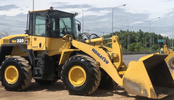 ขายรถตักล้อยาง KOMATSU WA320-5 นำเข้าเองจากญี่ปุ่น สภาพสวยพร้อมใช้ มีVDOการทำงานครับ ขายรถตักล้อยาง KOMATSU WA320-5 นำเข้าเองจากญี่ปุ่น สภาพสวยพร้อมใช้ มีVDOการทำงานครับ