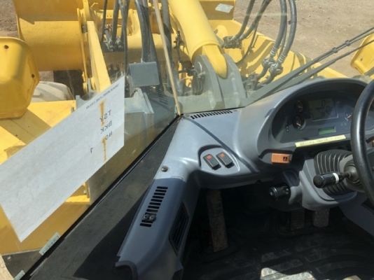 ขายรถตักล้อยาง KOMATSU WA320-5 นำเข้าเองจากญี่ปุ่น สภาพสวยพร้อมใช้ มีVDOการทำงานครับ ขายรถตักล้อยาง KOMATSU WA320-5 นำเข้าเองจากญี่ปุ่น สภาพสวยพร้อมใช้ มีVDOการทำงานครับ