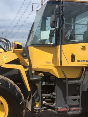 ขายรถตักล้อยาง KOMATSU WA320-5 นำเข้าเองจากญี่ปุ่น สภาพสวยพร้อมใช้ มีVDOการทำงานครับ ขายรถตักล้อยาง KOMATSU WA320-5 นำเข้าเองจากญี่ปุ่น สภาพสวยพร้อมใช้ มีVDOการทำงานครับ