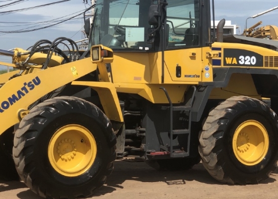 ขายรถตักล้อยาง KOMATSU WA320-5 นำเข้าเองจากญี่ปุ่น สภาพสวยพร้อมใช้ มีVDOการทำงานครับ ขายรถตักล้อยาง KOMATSU WA320-5 นำเข้าเองจากญี่ปุ่น สภาพสวยพร้อมใช้ มีVDOการทำงานครับ