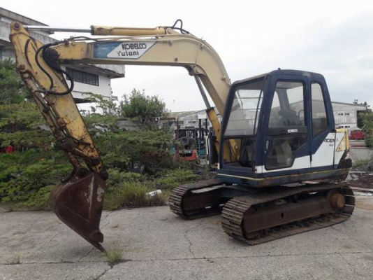 KOBELCO SK60-1 (Mark3) เครื่องยนต์ ISUZU -4JB1 จำนวน 4 สูบ คอนโทรลน้ำมัน, ปั๊มนิ้ว, แทรคเหล็ก, มีลายหัวเจาะ รถเดิมๆเก่านอก มีเอกสาร ยังไม่เคยผ่านการใช้งานในเมืองไทย