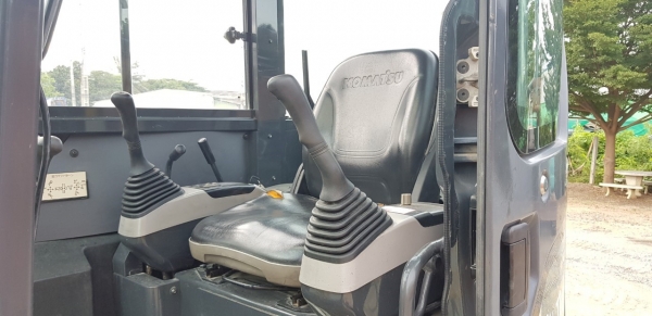 รถขุดโคมัสสุPC40MR2