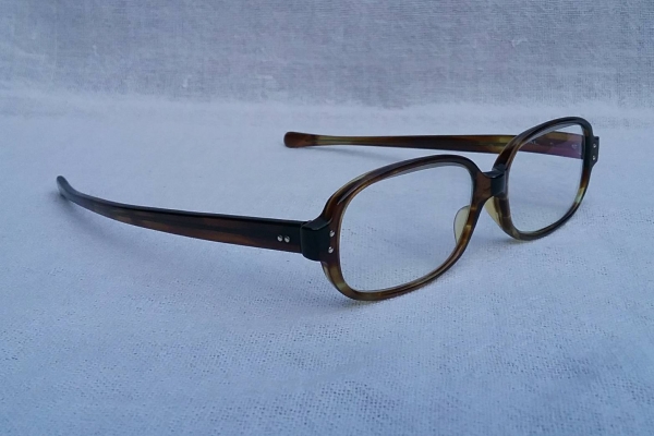 แว่นสายตาอเมริกันวินเทจ 'ก้านขาตรง' อัตลักษณ์เฉพาะของ 'เอโอ' งานสร้างทศวรรษที่ '80s สภาพเทพ / เก่าเก็บ / งามกริ๊บ ! กรอบคลาสสิค - อะซีเทตลายกระ เลนส์มัลติโค้ทคุณภาพสูง ใสปิ๊ง ค่าสายต แว่นสายตาอเมริกันวินเทจ 'ก้านขาตรง' อัตลักษณ์เฉพาะของ 'เอโอ' งานสร้างทศวรรษที่ '80s สภาพเทพ / เก่าเก็บ / งามกริ๊บ ! กรอบคลาสสิค - อะซีเทตลายกระ เลนส์มัลติโค้ทคุณภาพสูง ใสปิ๊ง ค่าสายต