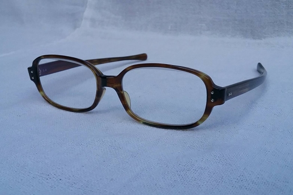 แว่นสายตาอเมริกันวินเทจ 'ก้านขาตรง' อัตลักษณ์เฉพาะของ 'เอโอ' งานสร้างทศวรรษที่ '80s สภาพเทพ / เก่าเก็บ / งามกริ๊บ ! กรอบคลาสสิค - อะซีเทตลายกระ เลนส์มัลติโค้ทคุณภาพสูง ใสปิ๊ง ค่าสายต แว่นสายตาอเมริกันวินเทจ 'ก้านขาตรง' อัตลักษณ์เฉพาะของ 'เอโอ' งานสร้างทศวรรษที่ '80s สภาพเทพ / เก่าเก็บ / งามกริ๊บ ! กรอบคลาสสิค - อะซีเทตลายกระ เลนส์มัลติโค้ทคุณภาพสูง ใสปิ๊ง ค่าสายต