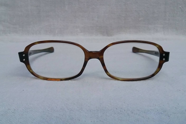 แว่นสายตาอเมริกันวินเทจ 'ก้านขาตรง' อัตลักษณ์เฉพาะของ 'เอโอ' งานสร้างทศวรรษที่ '80s สภาพเทพ / เก่าเก็บ / งามกริ๊บ ! กรอบคลาสสิค - อะซีเทตลายกระ เลนส์มัลติโค้ทคุณภาพสูง ใสปิ๊ง ค่าสายต แว่นสายตาอเมริกันวินเทจ 'ก้านขาตรง' อัตลักษณ์เฉพาะของ 'เอโอ' งานสร้างทศวรรษที่ '80s สภาพเทพ / เก่าเก็บ / งามกริ๊บ ! กรอบคลาสสิค - อะซีเทตลายกระ เลนส์มัลติโค้ทคุณภาพสูง ใสปิ๊ง ค่าสายต