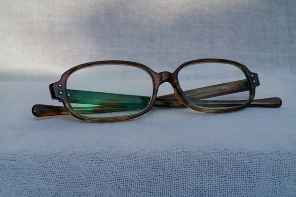 แว่นสายตาอเมริกันวินเทจ 'ก้านขาตรง' อัตลักษณ์เฉพาะของ 'เอโอ' งานสร้างทศวรรษที่ '80s สภาพเทพ / เก่าเก็บ / งามกริ๊บ ! กรอบคลาสสิค - อะซีเทตลายกระ เลนส์มัลติโค้ทคุณภาพสูง ใสปิ๊ง ค่าสายต แว่นสายตาอเมริกันวินเทจ 'ก้านขาตรง' อัตลักษณ์เฉพาะของ 'เอโอ' งานสร้างทศวรรษที่ '80s สภาพเทพ / เก่าเก็บ / งามกริ๊บ ! กรอบคลาสสิค - อะซีเทตลายกระ เลนส์มัลติโค้ทคุณภาพสูง ใสปิ๊ง ค่าสายต