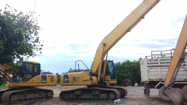 ขาย 1,790,000 KOMATSU pc 200LC-8 MO บูมยาวแท้ยาว 18 ม. ไฟฟ้าครบ เครื่องดี ปั้มแรง เอวแน่น ช่วงล่างเต็ม รถสวยพร้อมใช้ เอกสารเล่มทะเบียน รถอยู่ พิษณุโลก 090-772-3710 090-772-3708