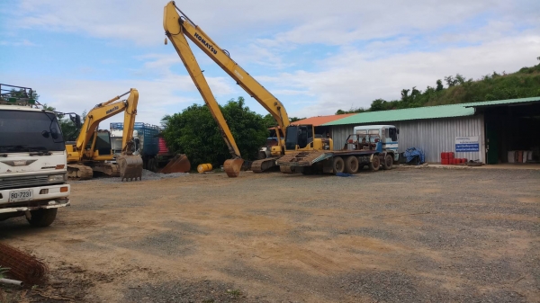 ขาย 1,790,000 KOMATSU pc 200LC-8 MO บูมยาวแท้ยาว 18 ม. ไฟฟ้าครบ เครื่องดี ปั้มแรง เอวแน่น ช่วงล่างเต็ม รถสวยพร้อมใช้ เอกสารเล่มทะเบียน รถอยู่ พิษณุโลก 090-772-3710 090-772-3708