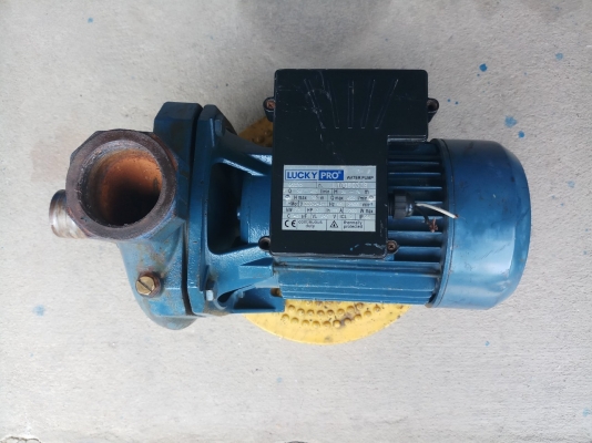ปั๊มน้ำ ยี่ห้อ LUCKY PRO ขนาดมอเตอร์ 2 Hp ใช้ไฟ 220V ขนาดท่อน้ำเข้าออก 2 นิ้ว สภาพเดิมๆ