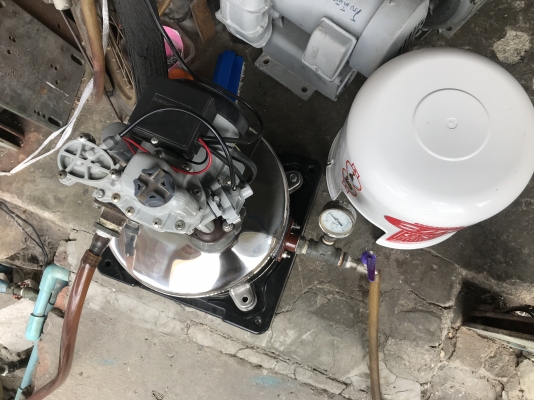 ขายปั๊มน้ำอัตโนมัติ Hitachi 150W เบิกถังสแตนเลสของใหม่และฝาครอบใหม่ สภาพดีมาก หมุนนิ่ม ตรวจเช็คแรงดันเรียบร้อย ไม่มีรั่วซึม พร้อมใช้งาน ราคา 3,300 บาทพร้อมส่ง