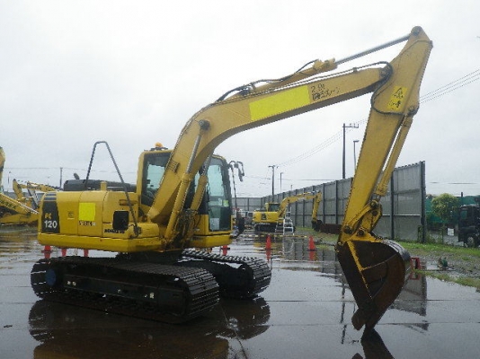 ขายรถขุดนำเข้าจากประเทศญี่ปุ่น komatsu pc120-8 แทรกว้าง 70cm  สนใจติดต่อสอบถาม 0923309229 อีด