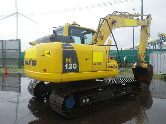 ขายรถขุดนำเข้าจากประเทศญี่ปุ่น komatsu pc120-8 แทรกว้าง 70cm  สนใจติดต่อสอบถาม 0923309229 อีด